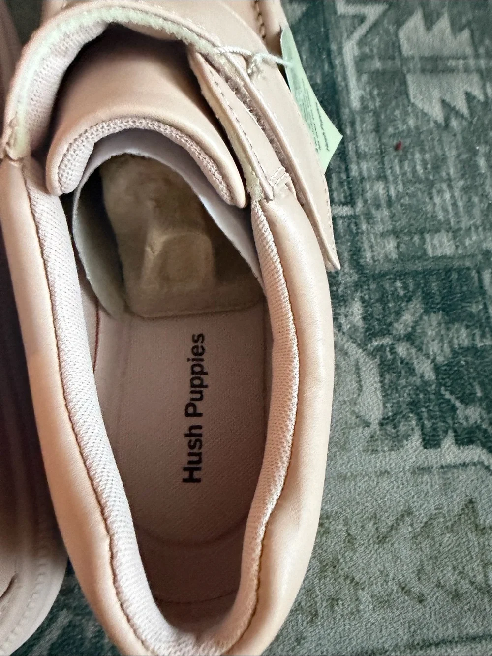Hush Puppies Men's Gil shoes in a light pink color size 9